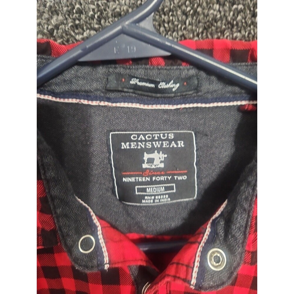 Cactus Menswear Medium Long Sleeve Black Pearl Snap Button Down Red Black Plaid - Picture 3 of 12